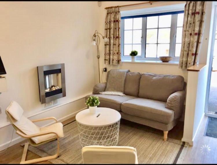 Great Price, Lovely Comfy Flat.2 Mins From The Sea Lyme Regis Buitenkant foto